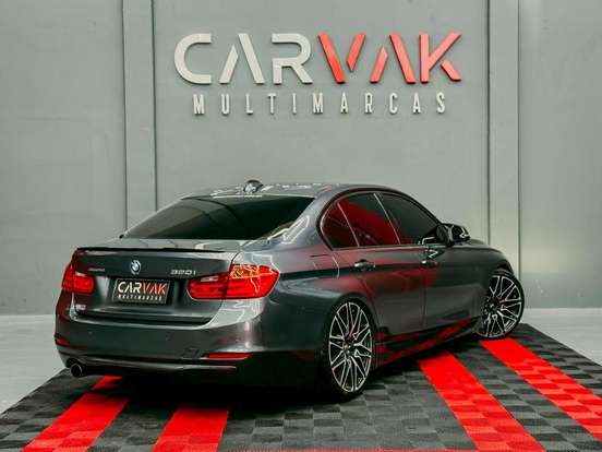 BMW-320i-2015