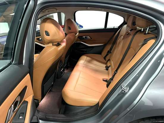 BMW-320i-2022