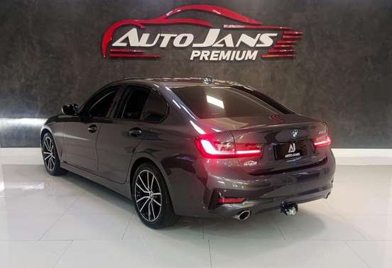BMW-320i-2021