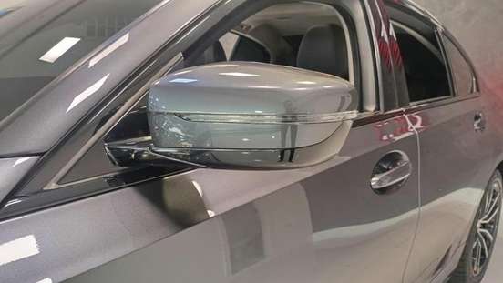 BMW-320i-2021