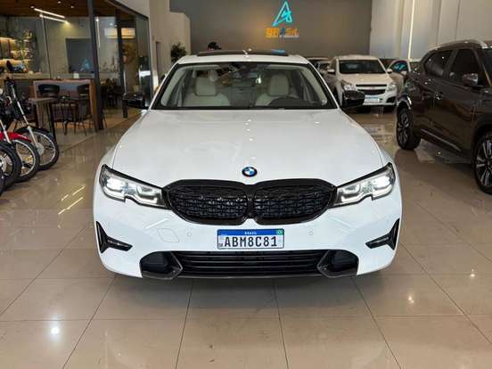 BMW-320i-2020