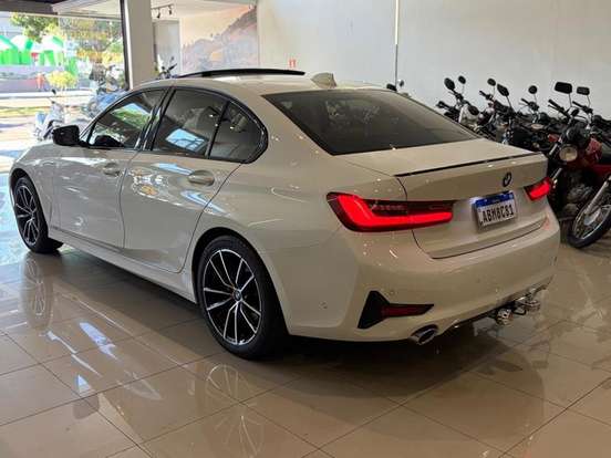 BMW-320i-2020