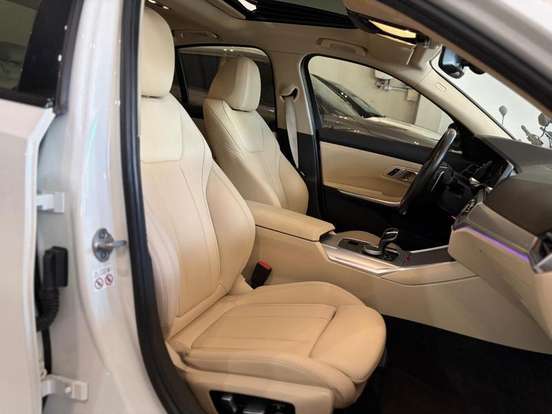 BMW-320i-2020