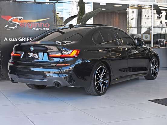 BMW-320i-2021