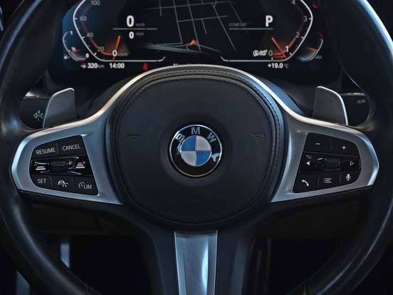 BMW-320i-2021