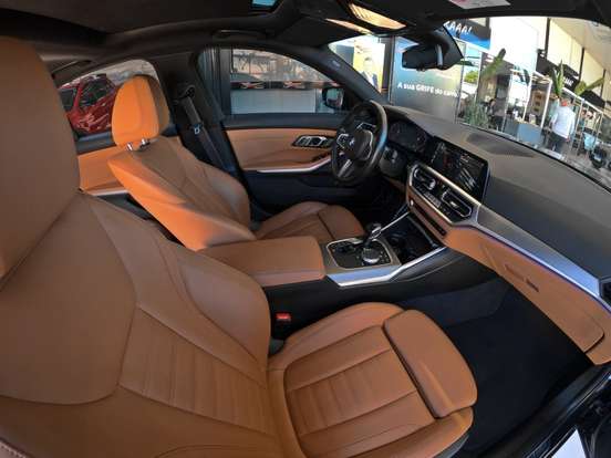 BMW-320i-2021