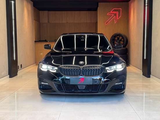 BMW-320i-2022