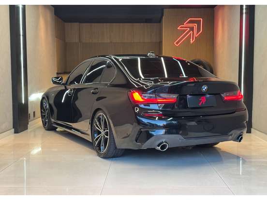BMW-320i-2022