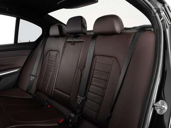 BMW-320i-2024
