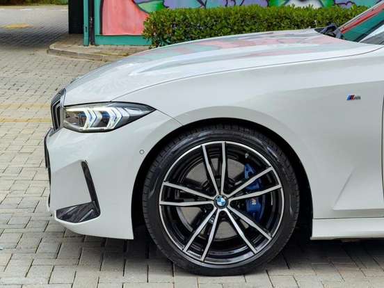 BMW-320i-2024