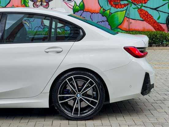 BMW-320i-2024