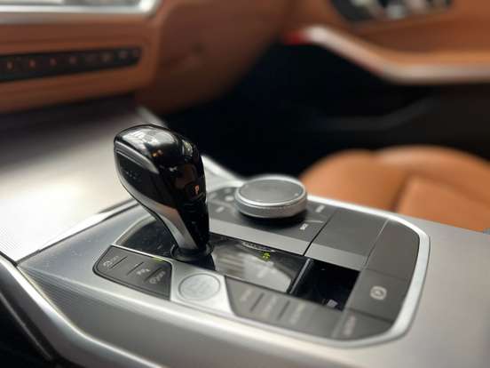 BMW-320i-2022