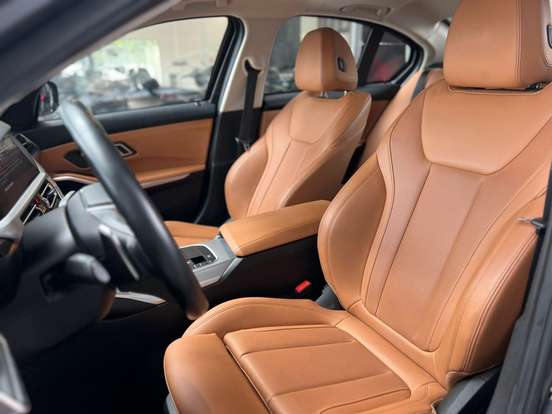 BMW-320i-2022