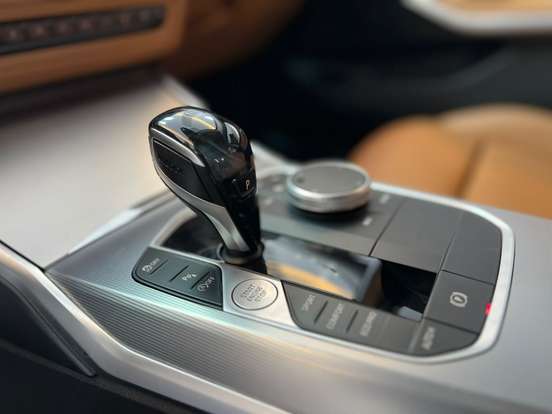 BMW-320i-2021