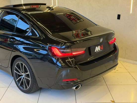 BMW-320i-2023