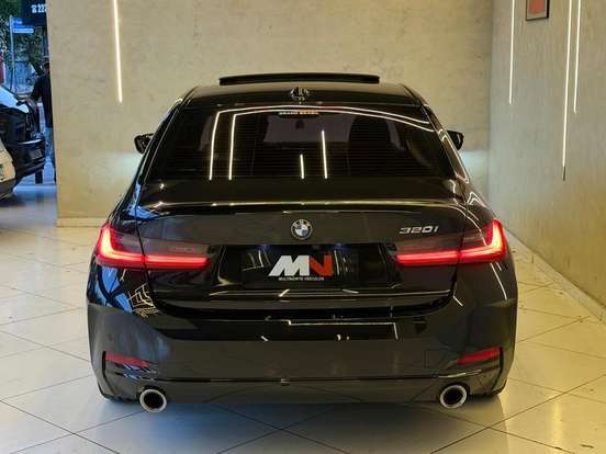 BMW-320i-2023