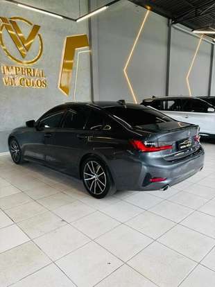 BMW-320i-2020