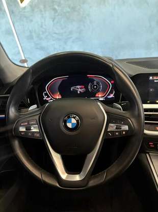 BMW-320i-2020