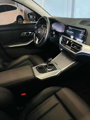 BMW-320i-2020