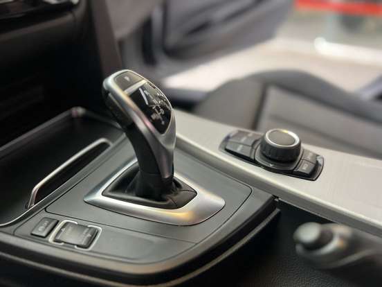 BMW-320i-2017