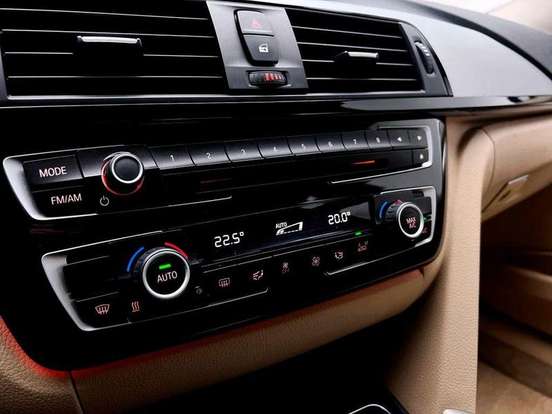 BMW-320i-2017