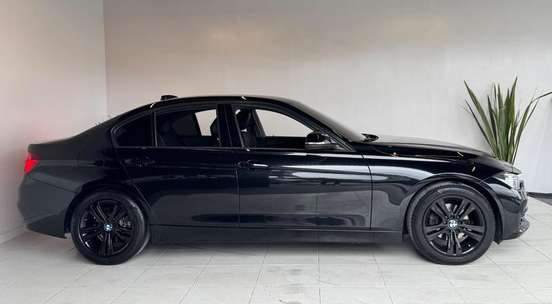 BMW-320i-2018