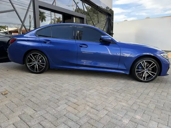 BMW-330e-2021