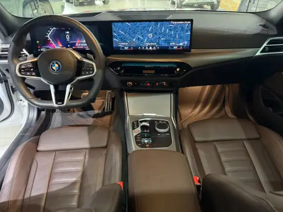 BMW-330e-2.0 16V TURBO HÍBRIDO M SPORT AUTOMÁTICO BMW-330e-2025