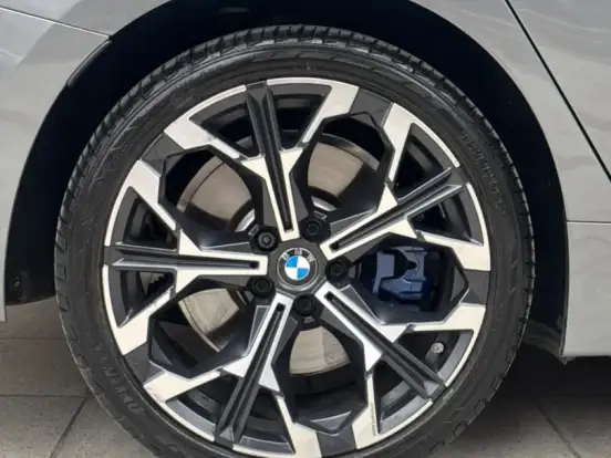 BMW-330e-2.0 16V TURBO HÍBRIDO M SPORT AUTOMÁTICO BMW-330e-2024