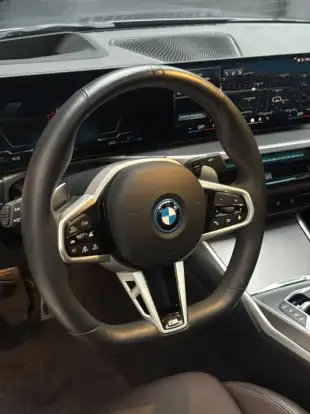 BMW-330e-2024
