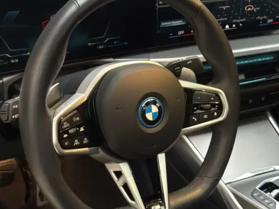 BMW-330e-2.0 16V TURBO HÍBRIDO M SPORT AUTOMÁTICO BMW-330e-2024