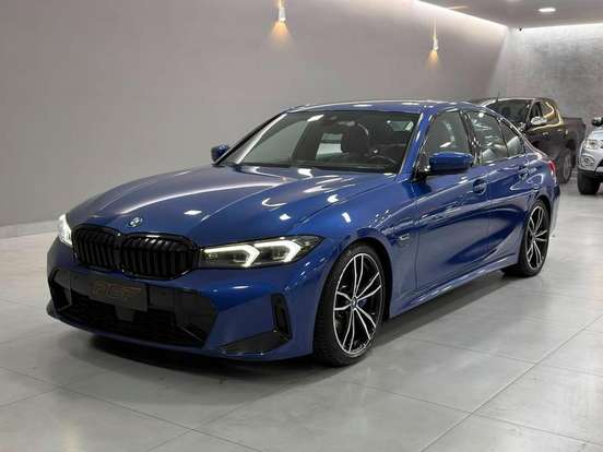 BMW-330e-2022