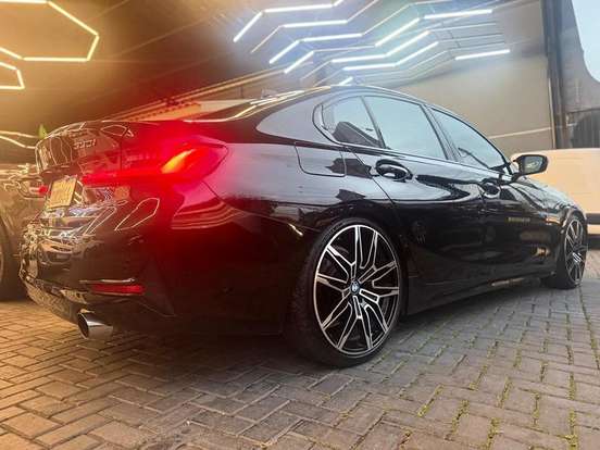 BMW-330i-2019