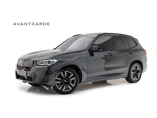 BMW-iX3-2024