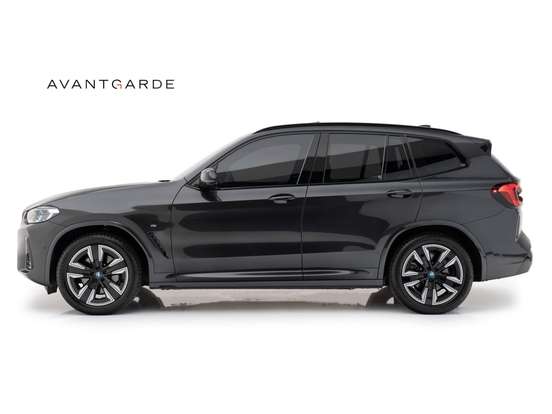 BMW-iX3-2024