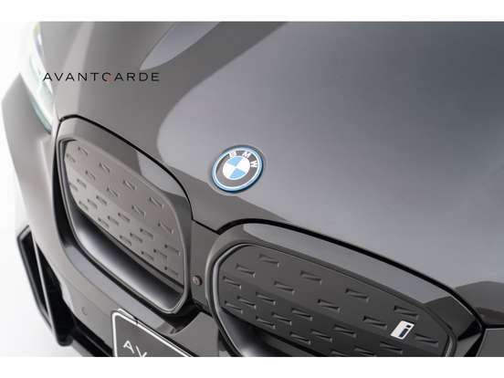 BMW-iX3-2024