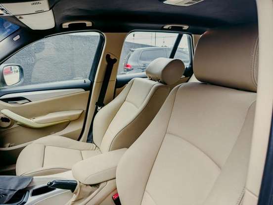 BMW-X1-2011