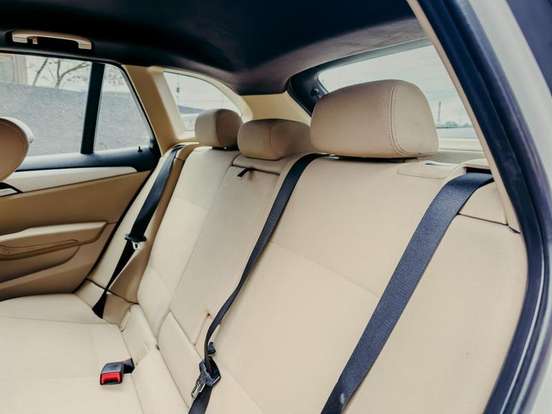 BMW-X1-2011