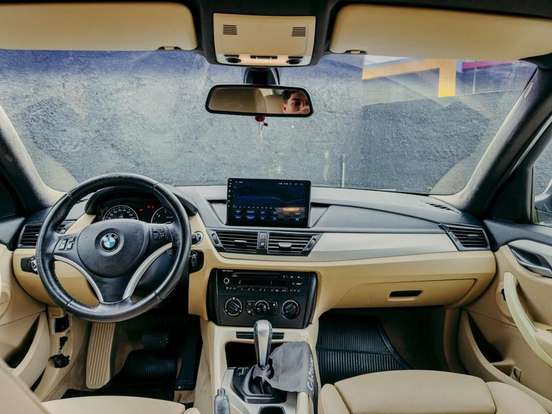 BMW-X1-2011