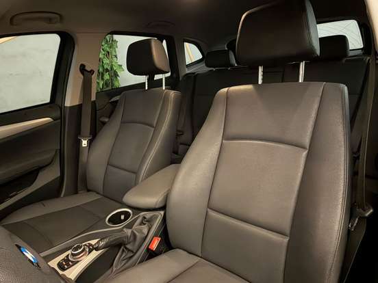BMW-X1-2.0 20I 4X2 16V FLEX 4P AUTOMÁTICO BMW-X1-2015