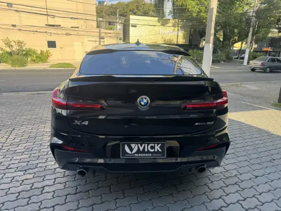 BMW-X4-2021