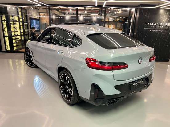 BMW-X4-2022