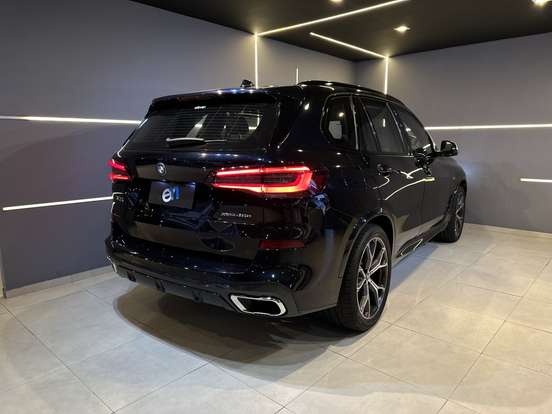 BMW-X5-2021