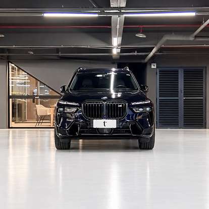 BMW-X7-2024