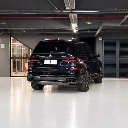 BMW-X7-2024