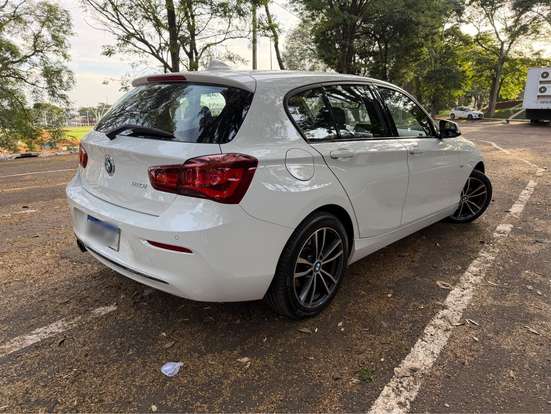 BMW-120i-2018