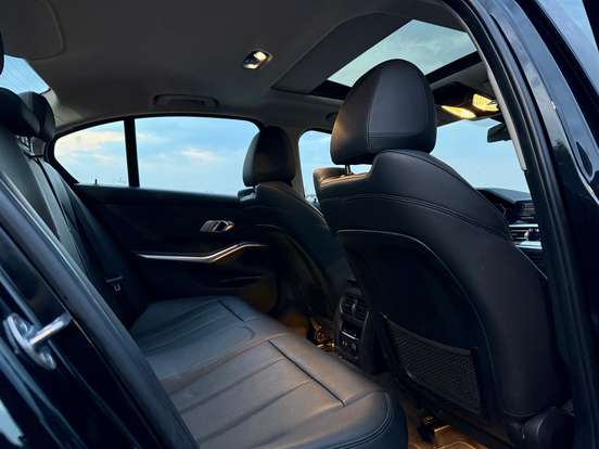 BMW-320i-2020