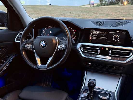 BMW-320i-2020
