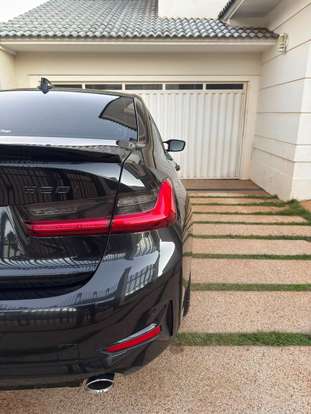 BMW-320i-2021