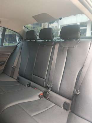 BMW-320i-2012